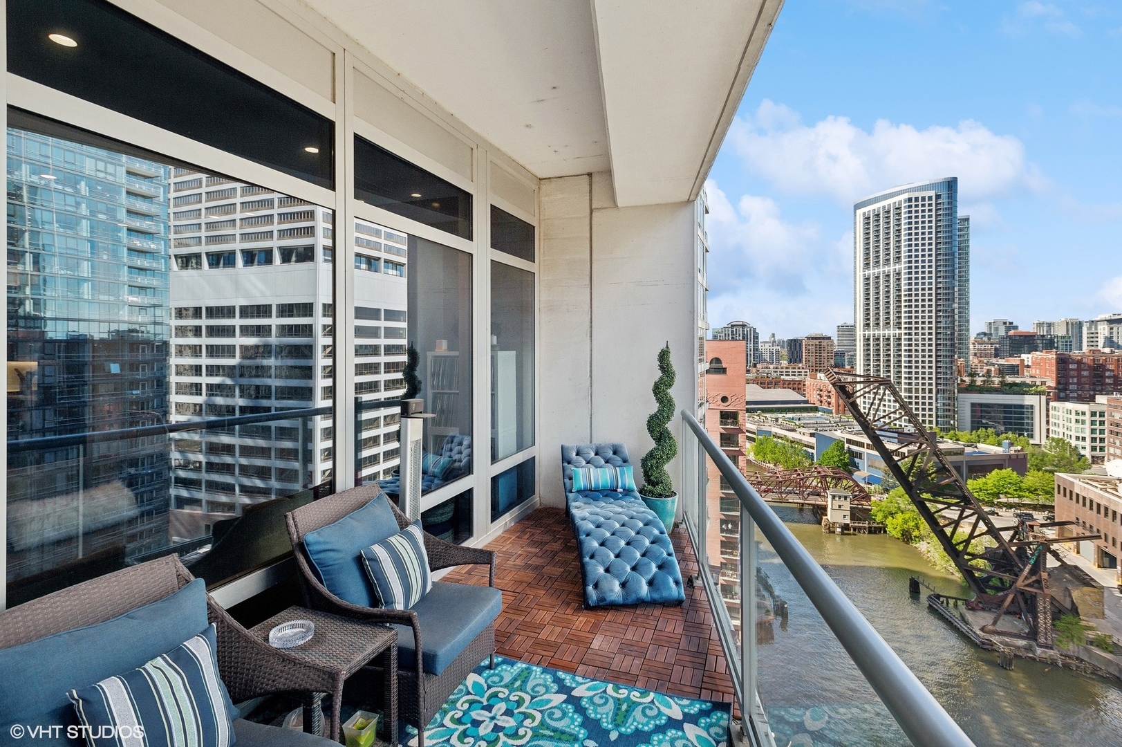 333 N Canal Street Unit: 1706