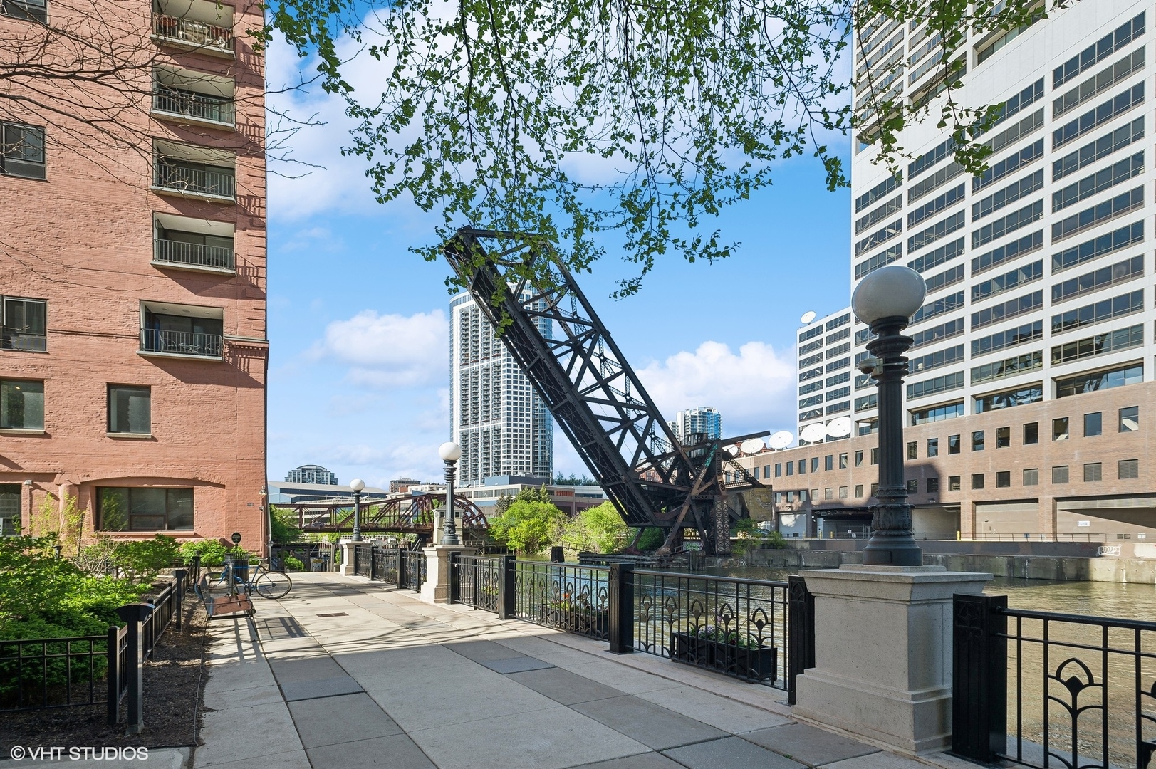 333 N Canal Street Unit: 1706