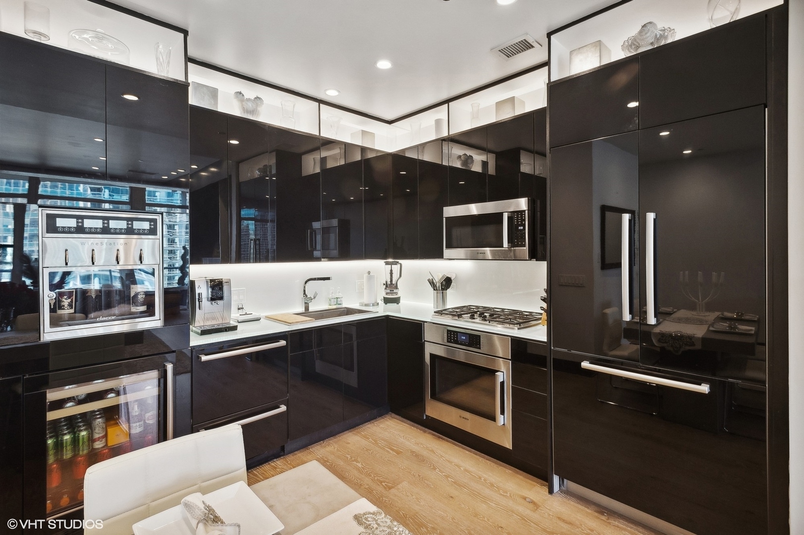 333 N Canal Street Unit: 1706