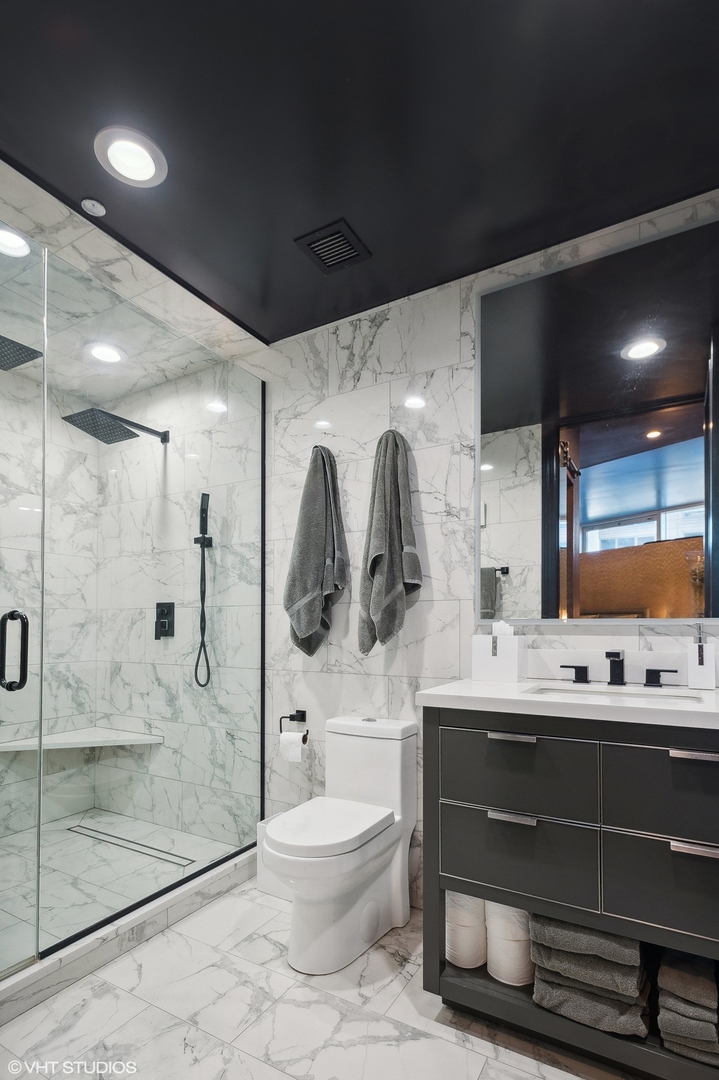 333 N Canal Street Unit: 1706