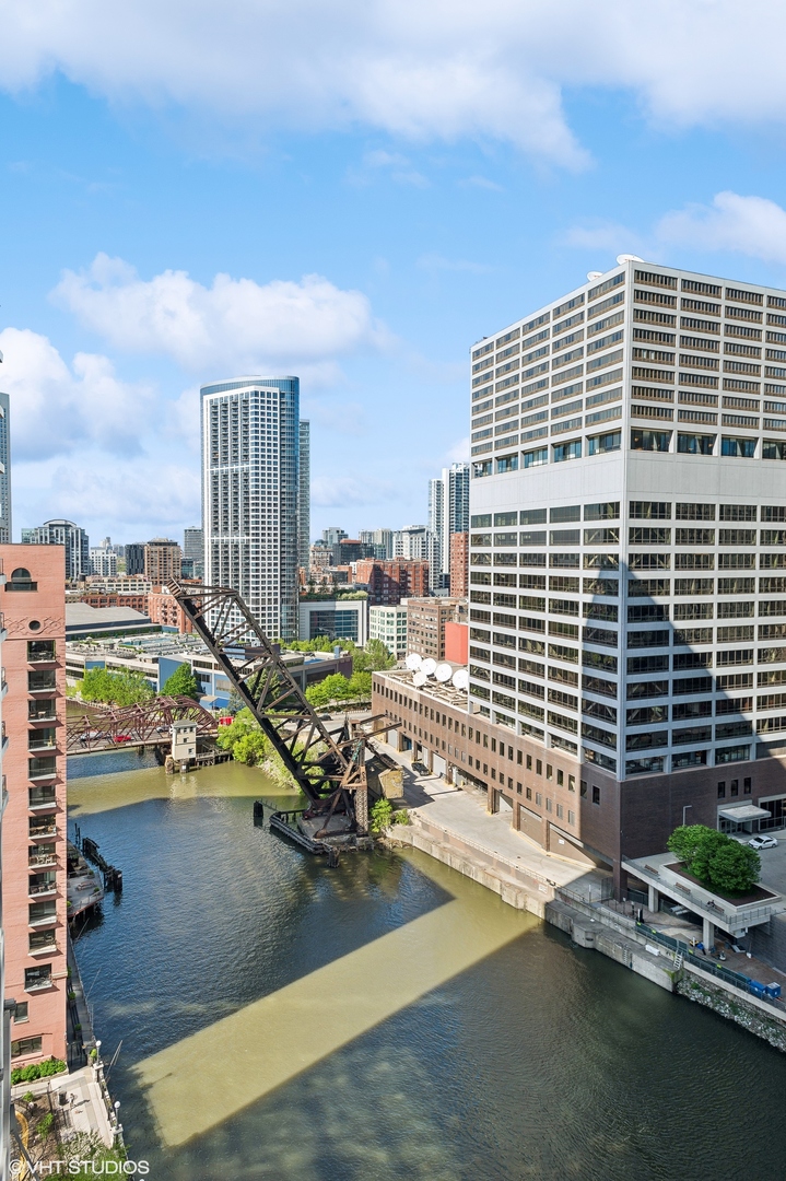 333 N Canal Street Unit: 1706