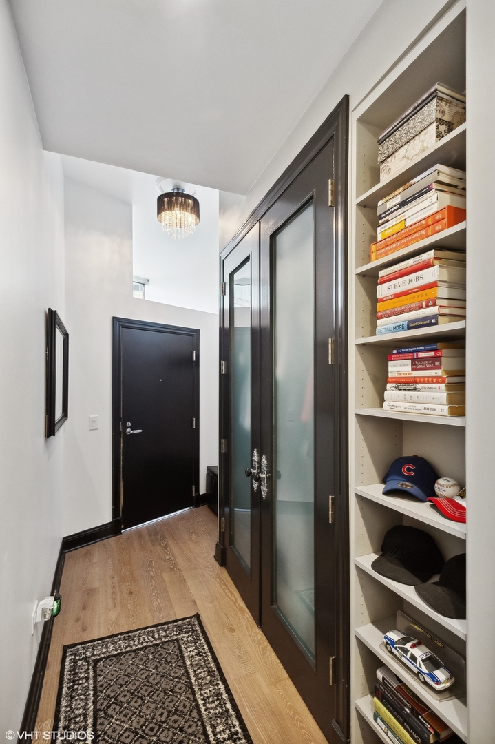 333 N Canal Street Unit: 1706