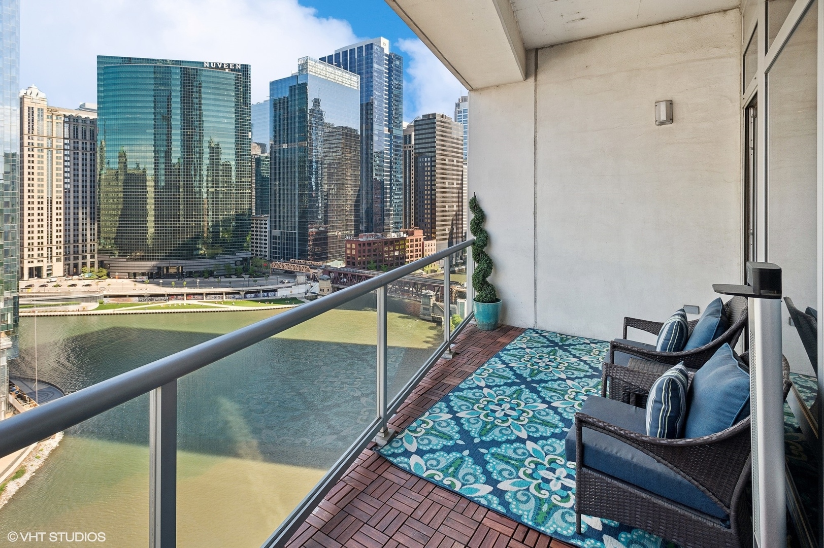 333 N Canal Street Unit: 1706