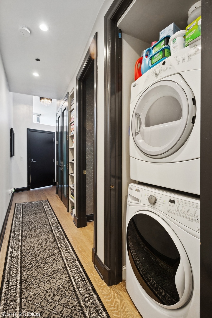 333 N Canal Street Unit: 1706