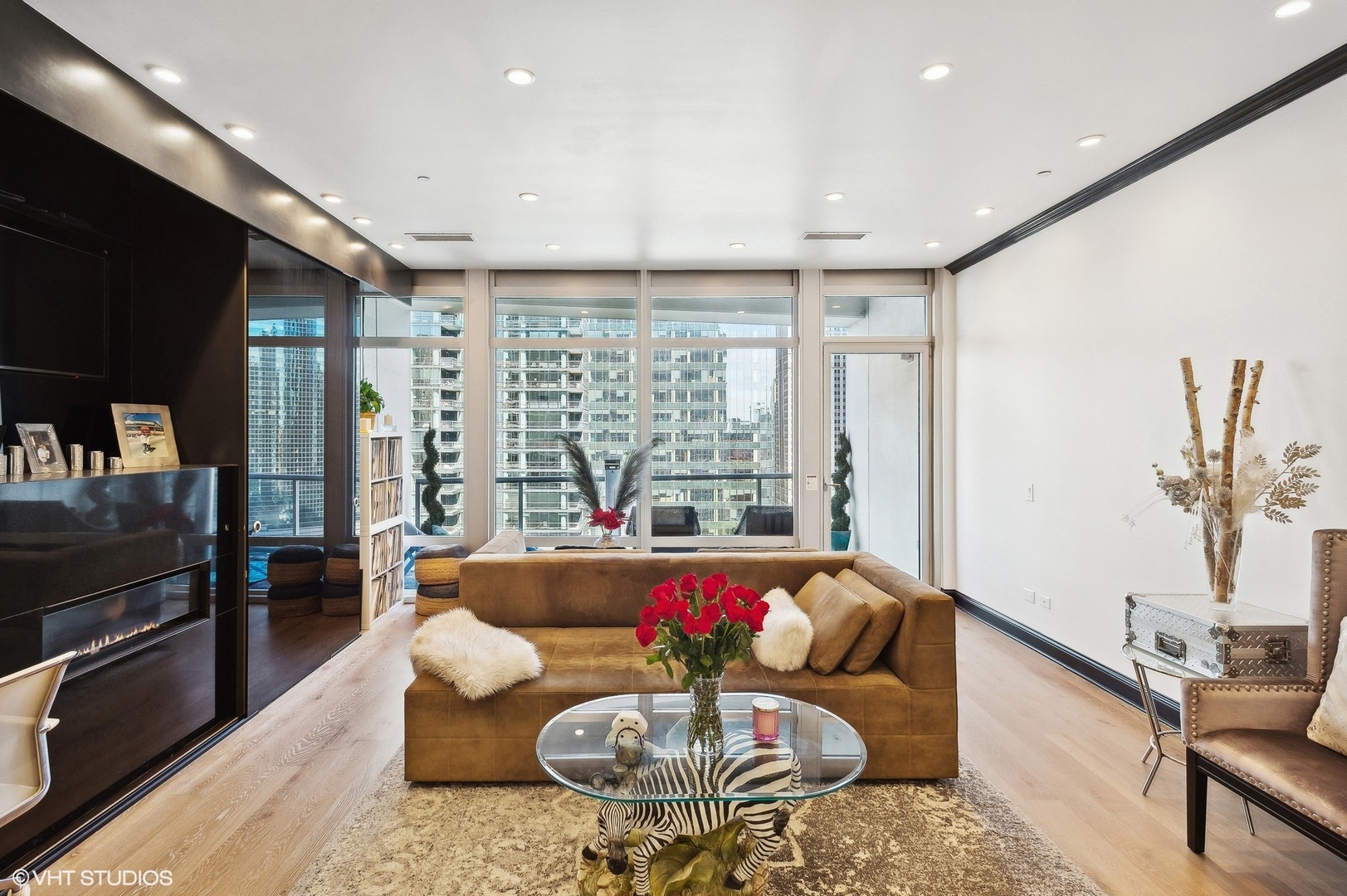 333 N Canal Street Unit: 1706