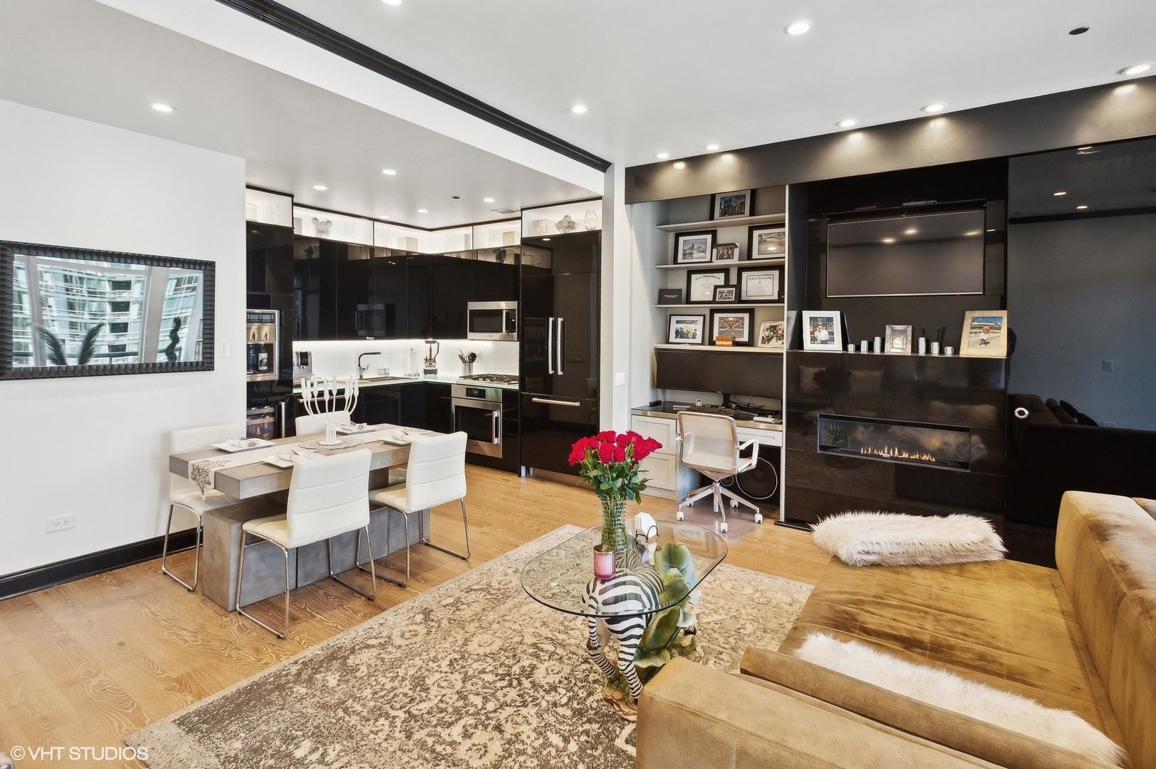 333 N Canal Street Unit: 1706