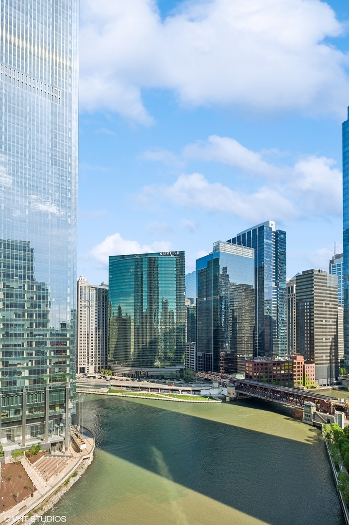 333 N Canal Street Unit: 1706