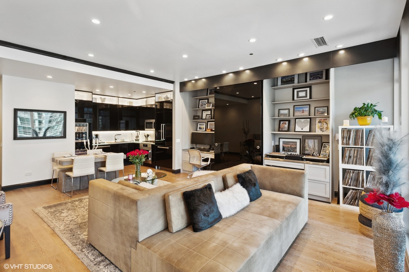 333 N Canal Street Unit: 1706