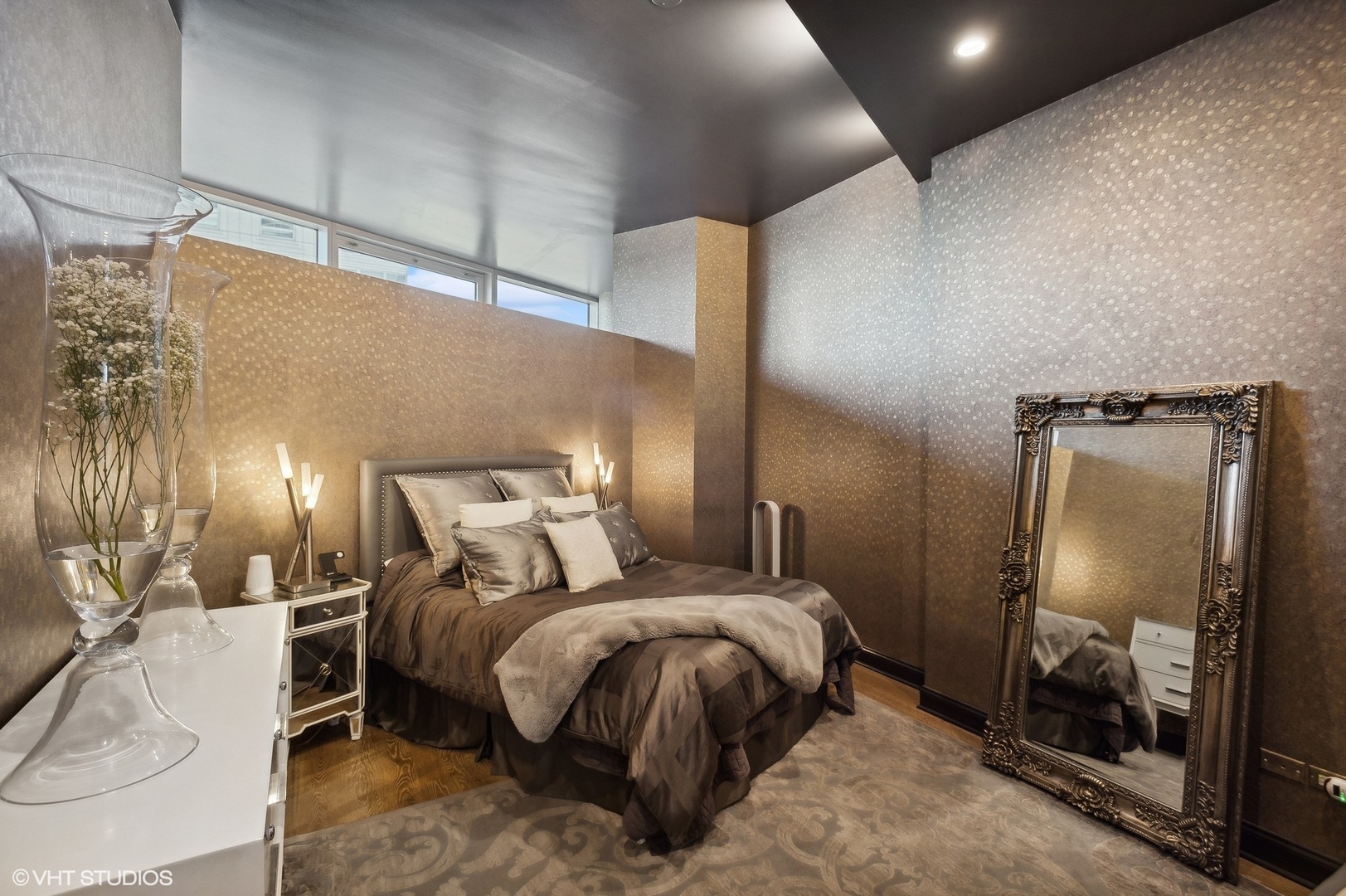 333 N Canal Street Unit: 1706