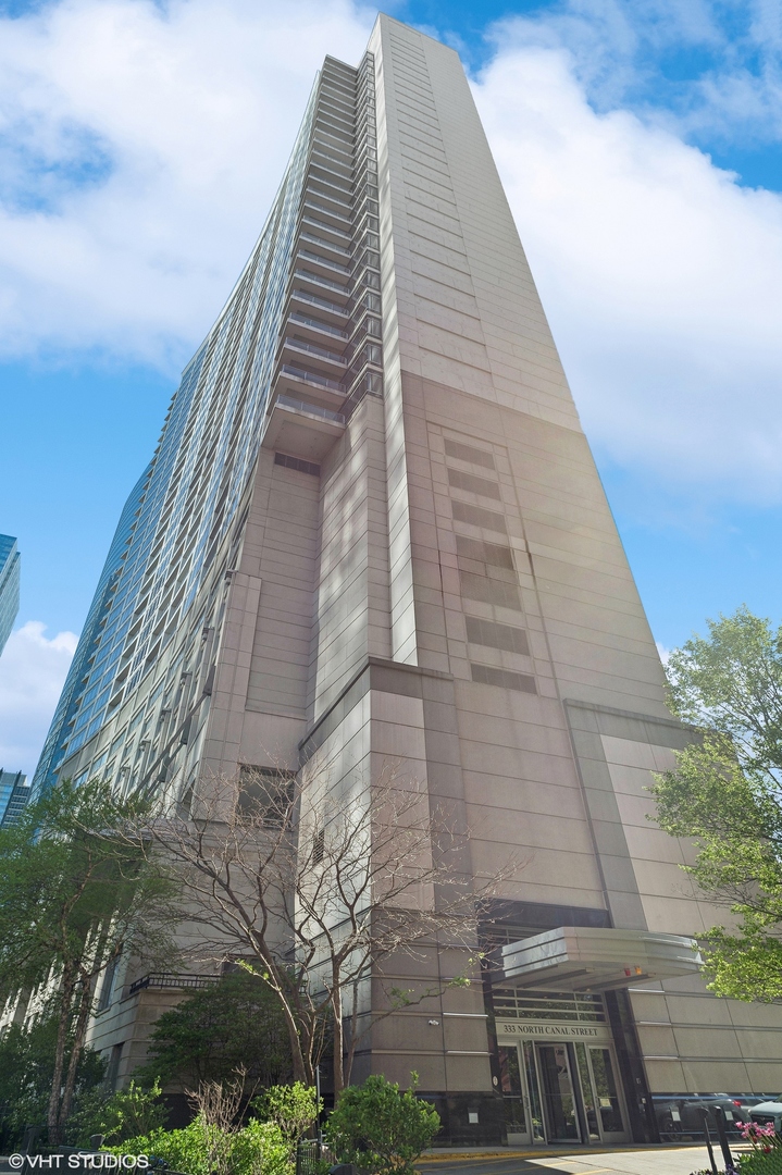 333 N Canal Street Unit: 1706