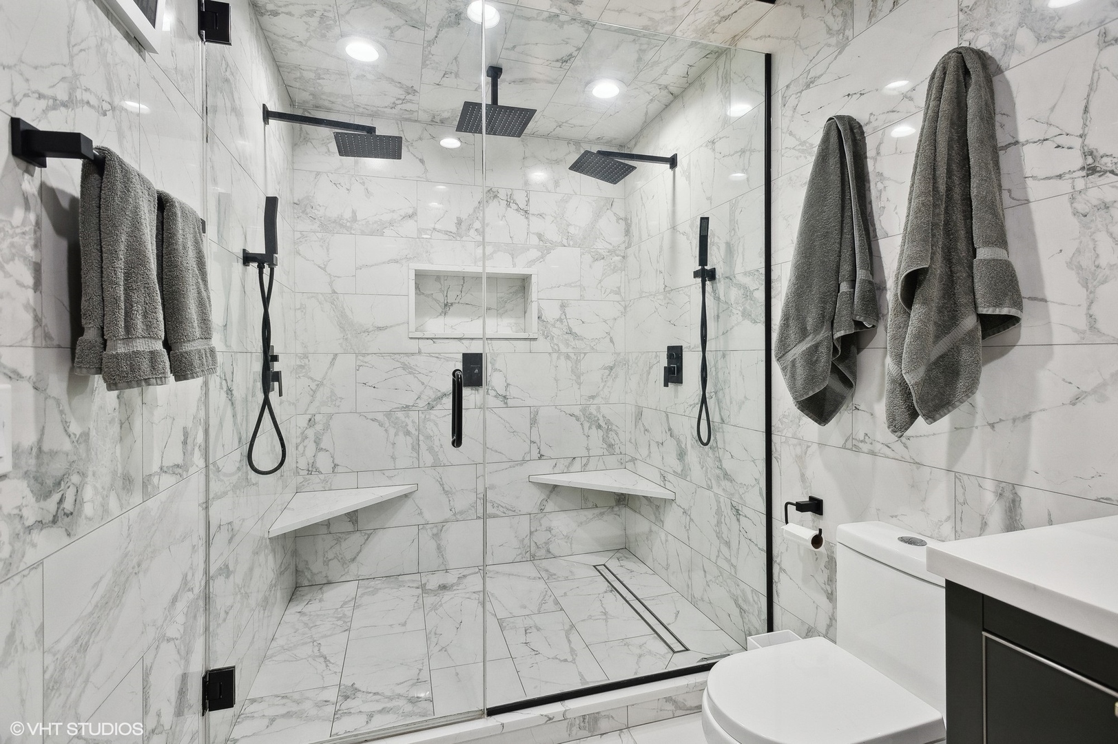 333 N Canal Street Unit: 1706