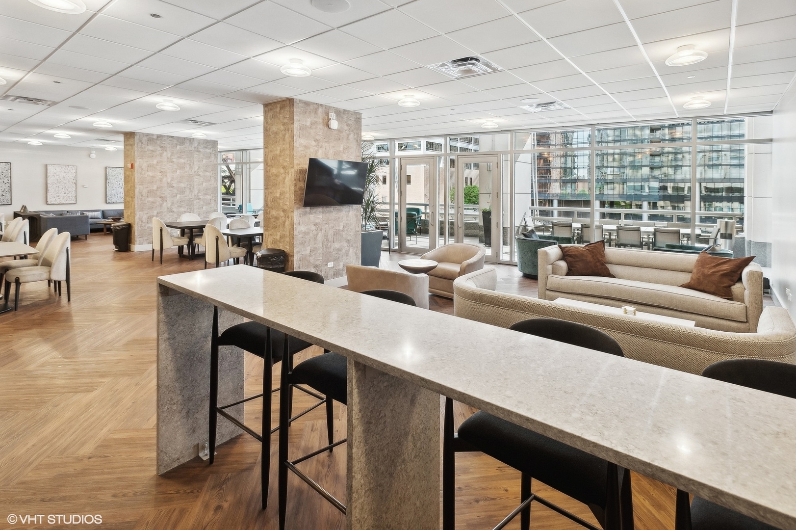 333 N Canal Street Unit: 1706