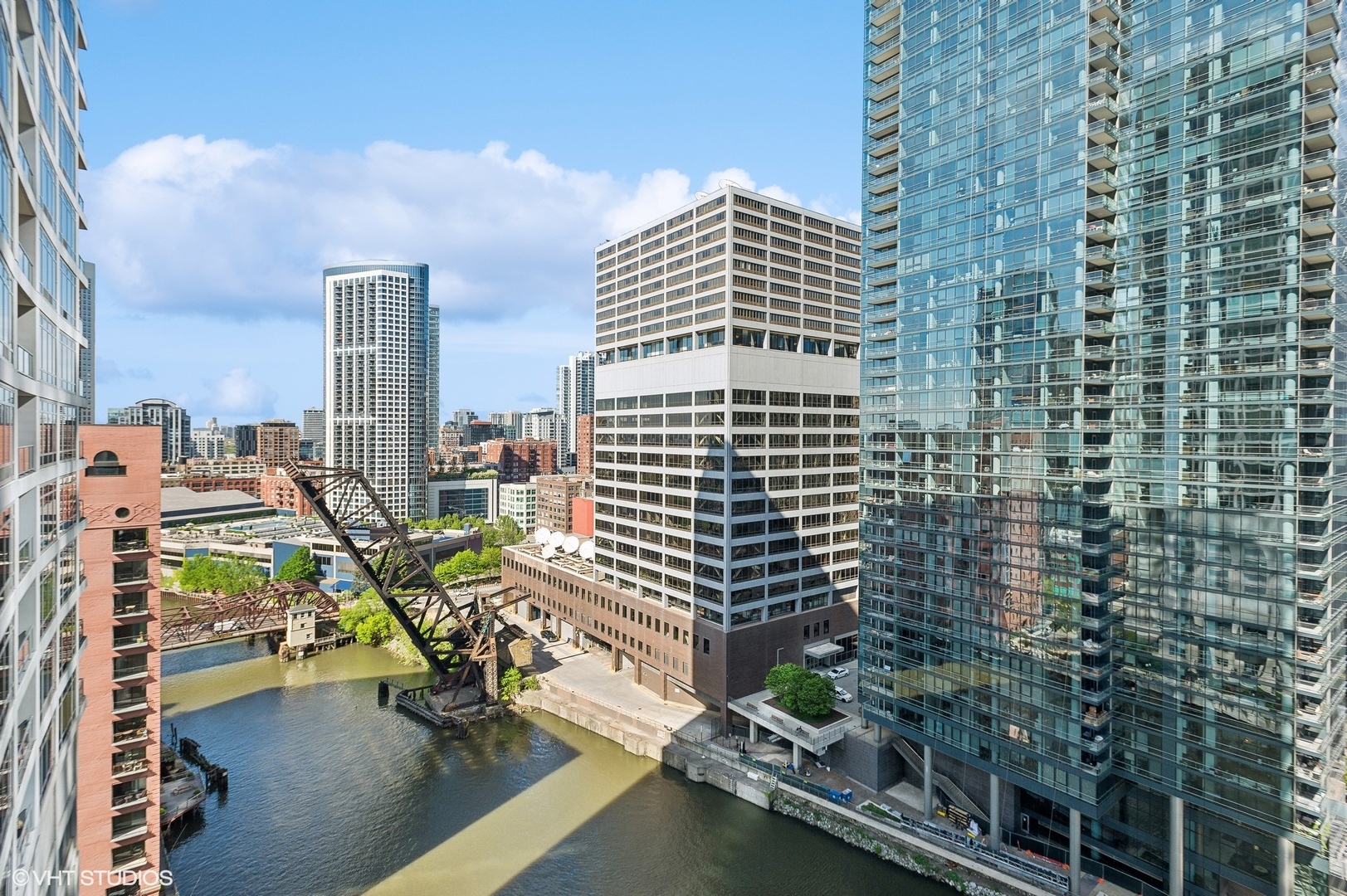 333 N Canal Street Unit: 1706