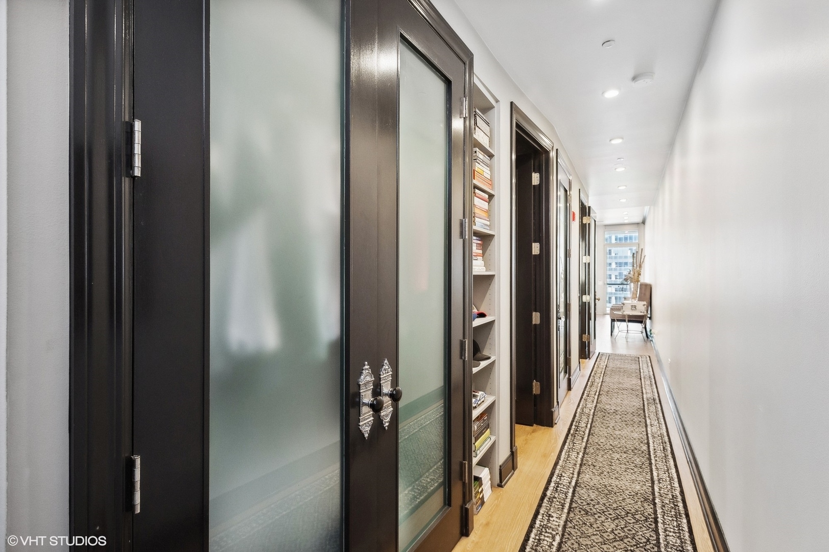 333 N Canal Street Unit: 1706