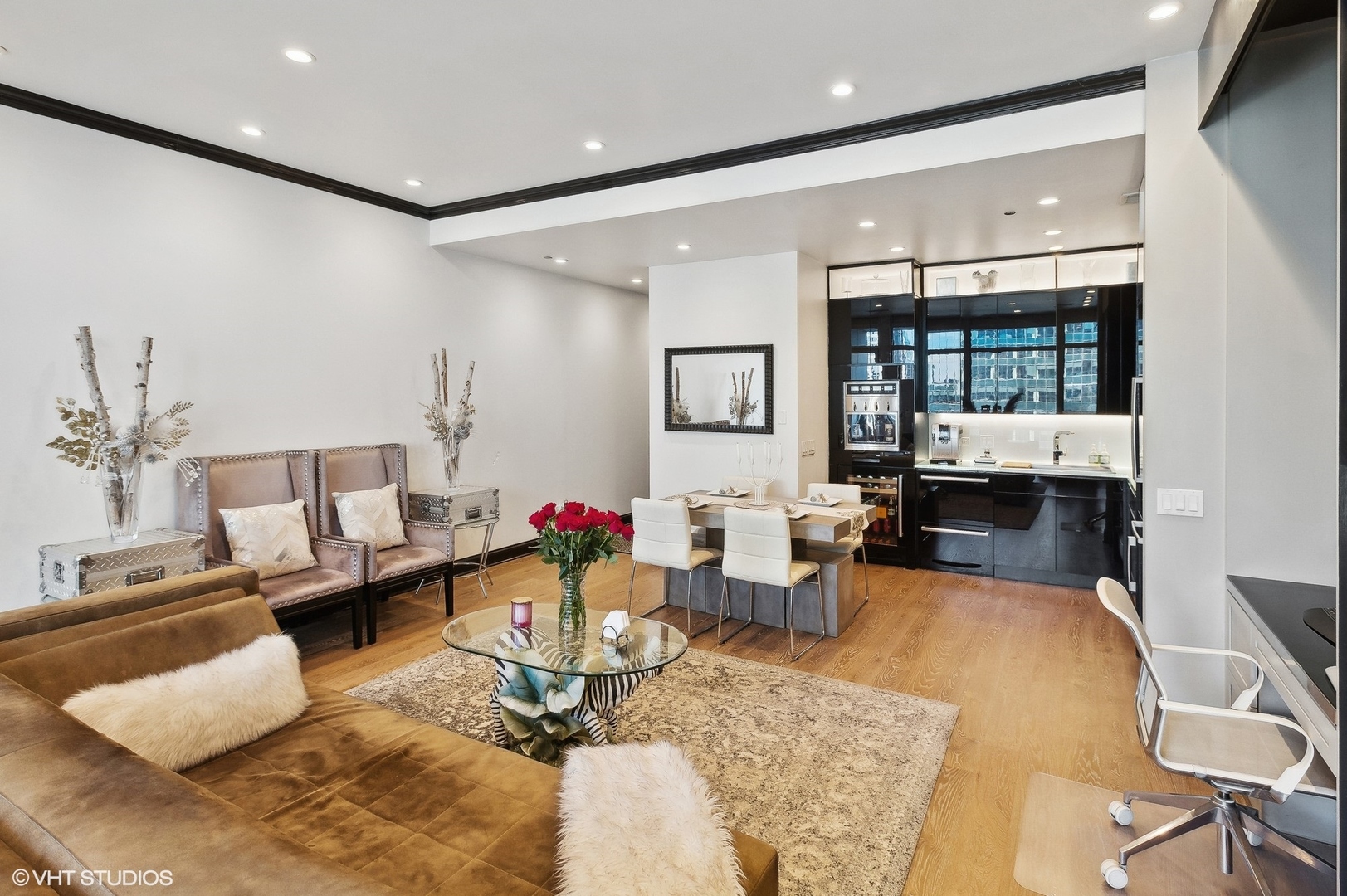 333 N Canal Street Unit: 1706