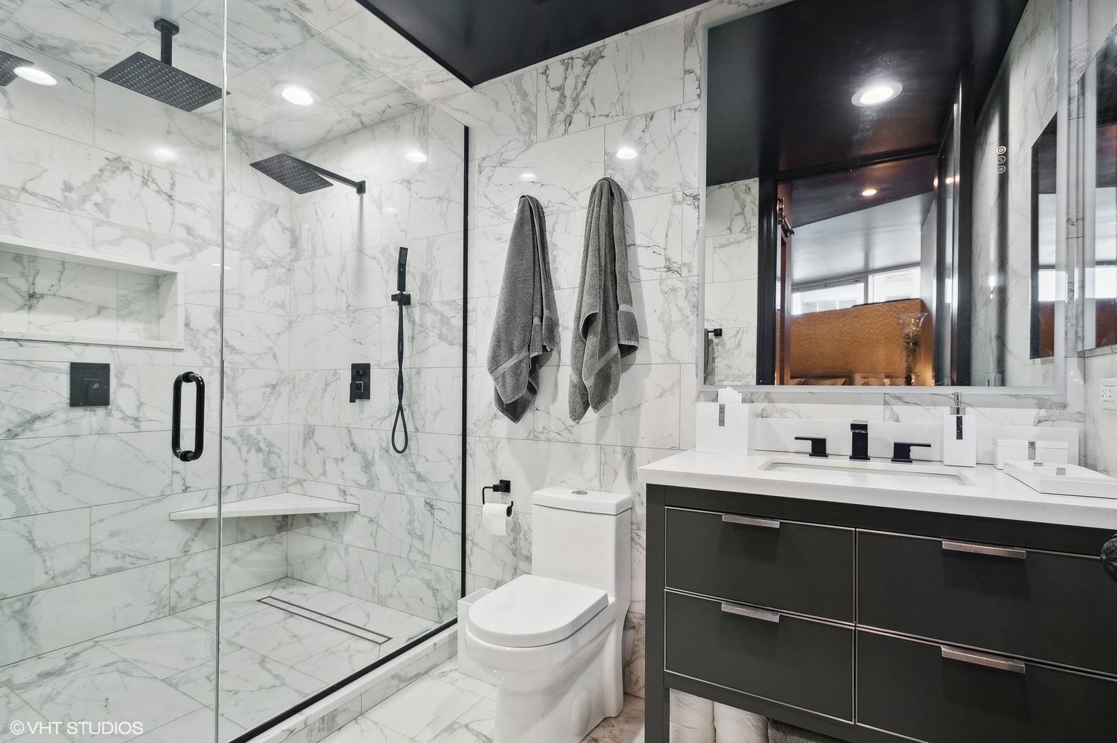 333 N Canal Street Unit: 1706