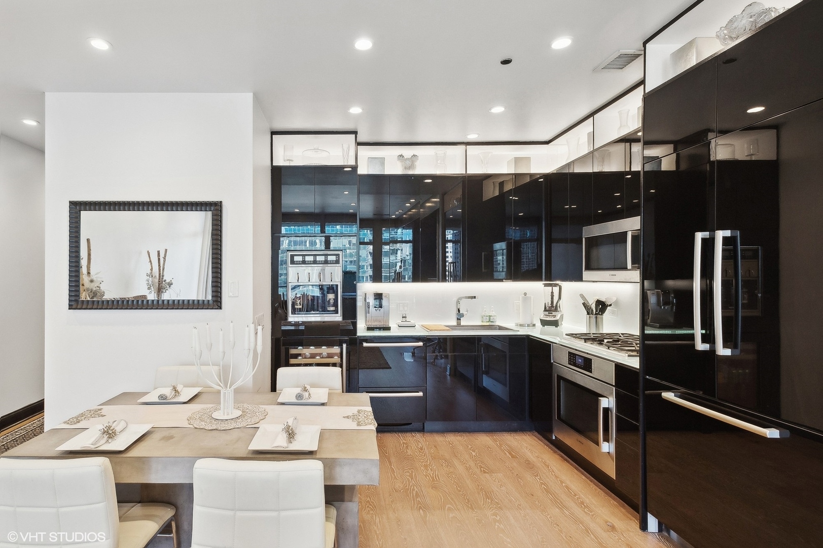 333 N Canal Street Unit: 1706