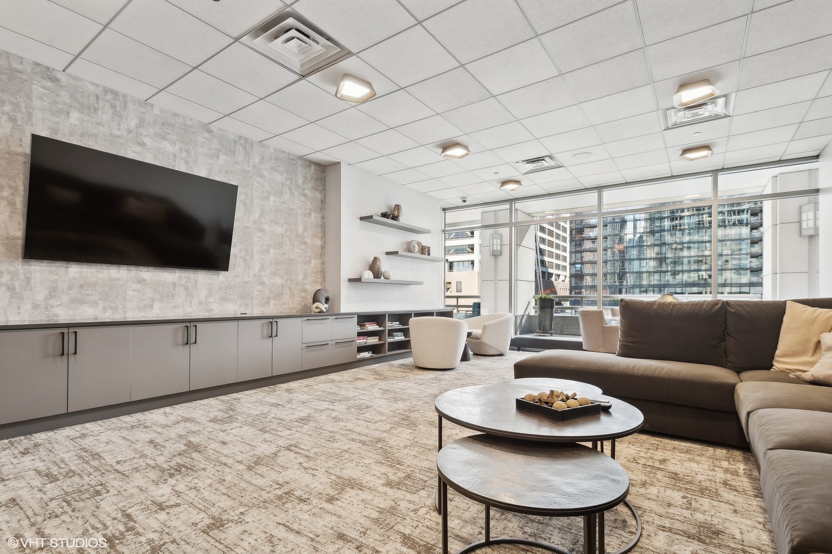 333 N Canal Street Unit: 1706
