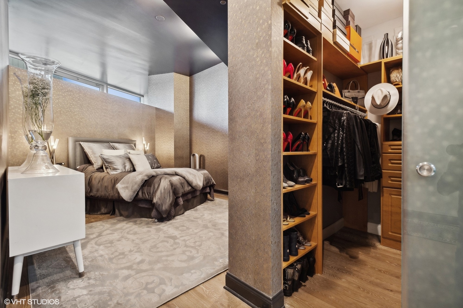 333 N Canal Street Unit: 1706