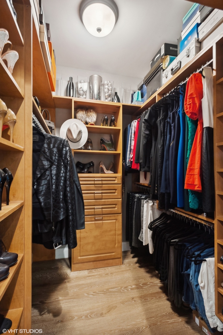 333 N Canal Street Unit: 1706