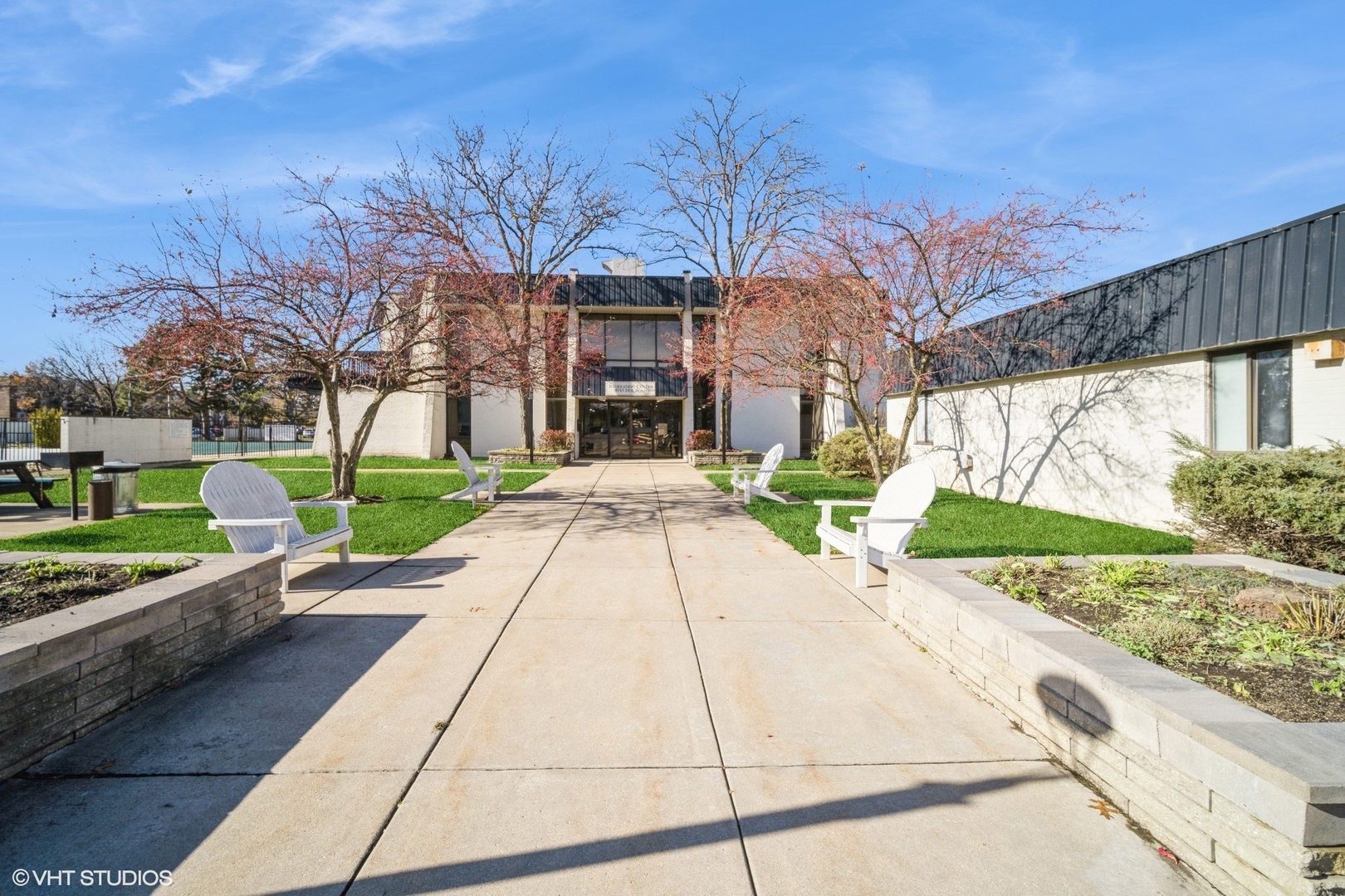 9737 N Fox Glen Drive Unit: 2B