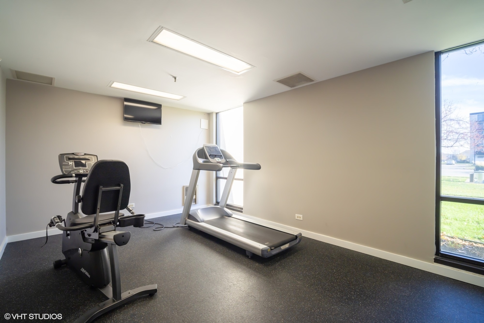 9737 N Fox Glen Drive Unit: 2B