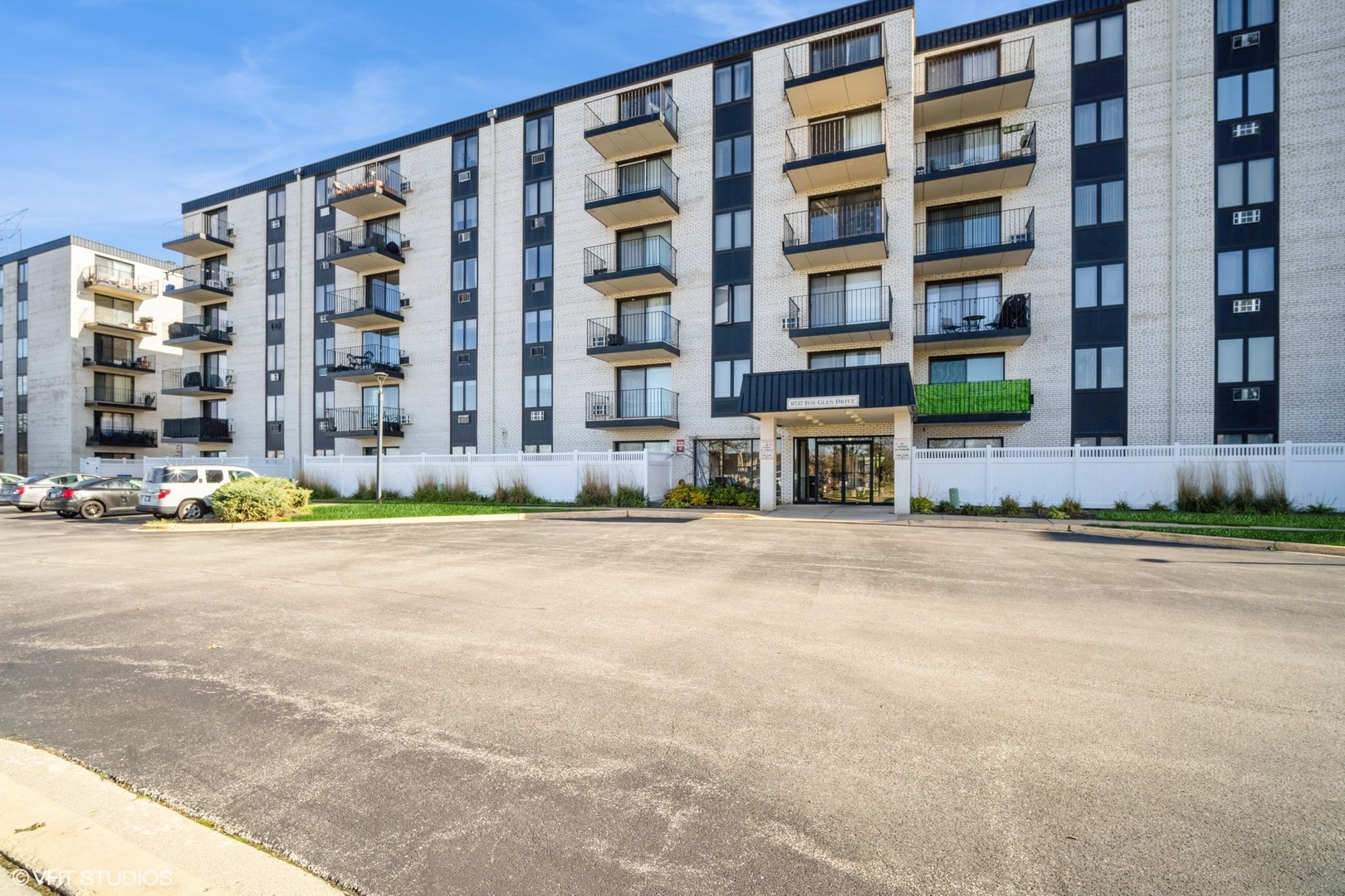 9737 N Fox Glen Drive Unit: 2B