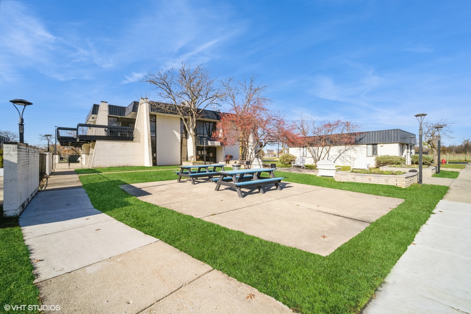 9737 N Fox Glen Drive Unit: 2B