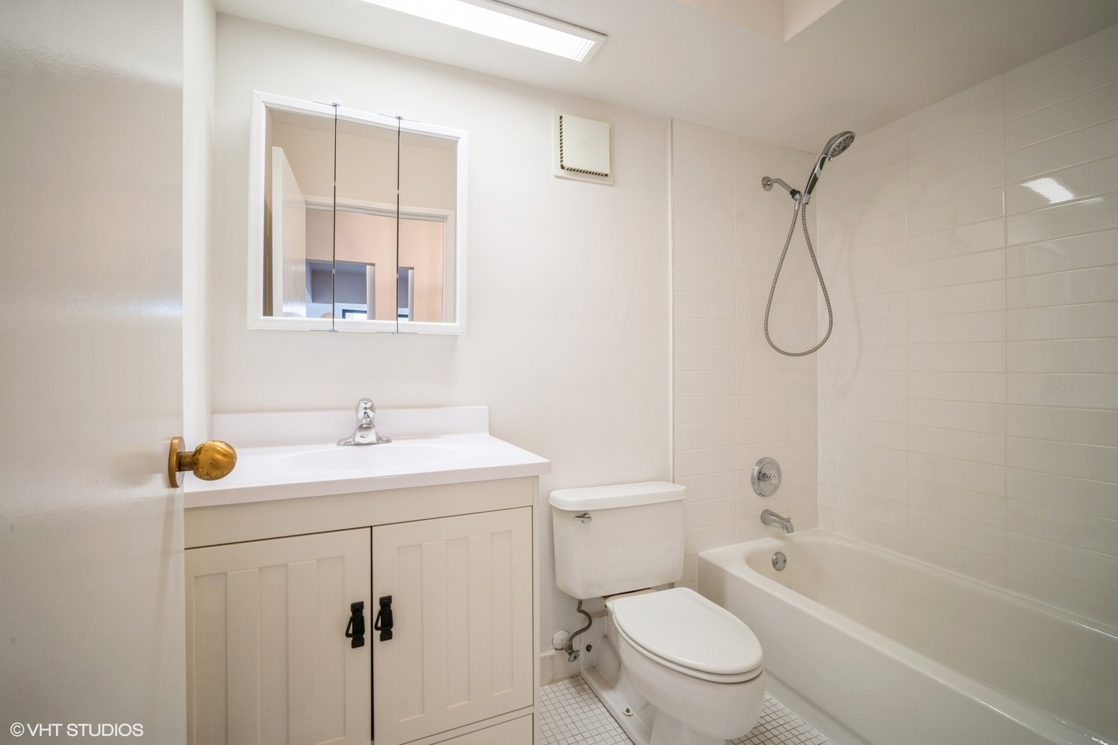 9737 N Fox Glen Drive Unit: 2B