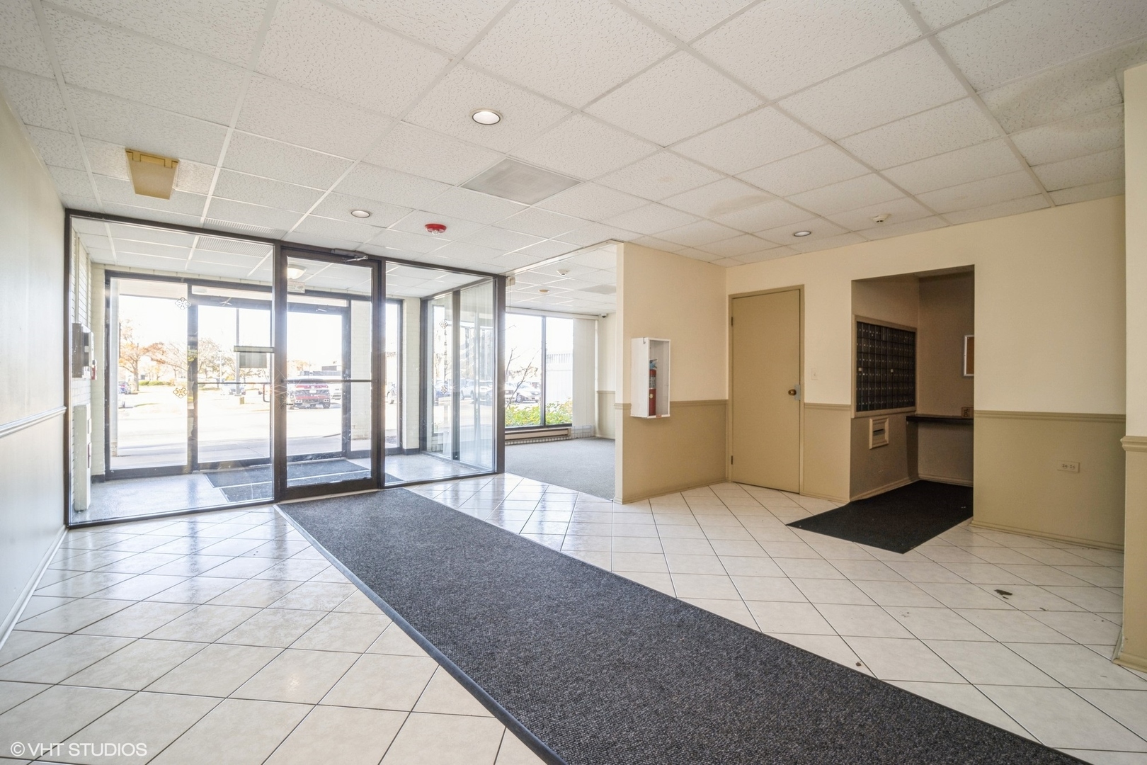 9737 N Fox Glen Drive Unit: 2B