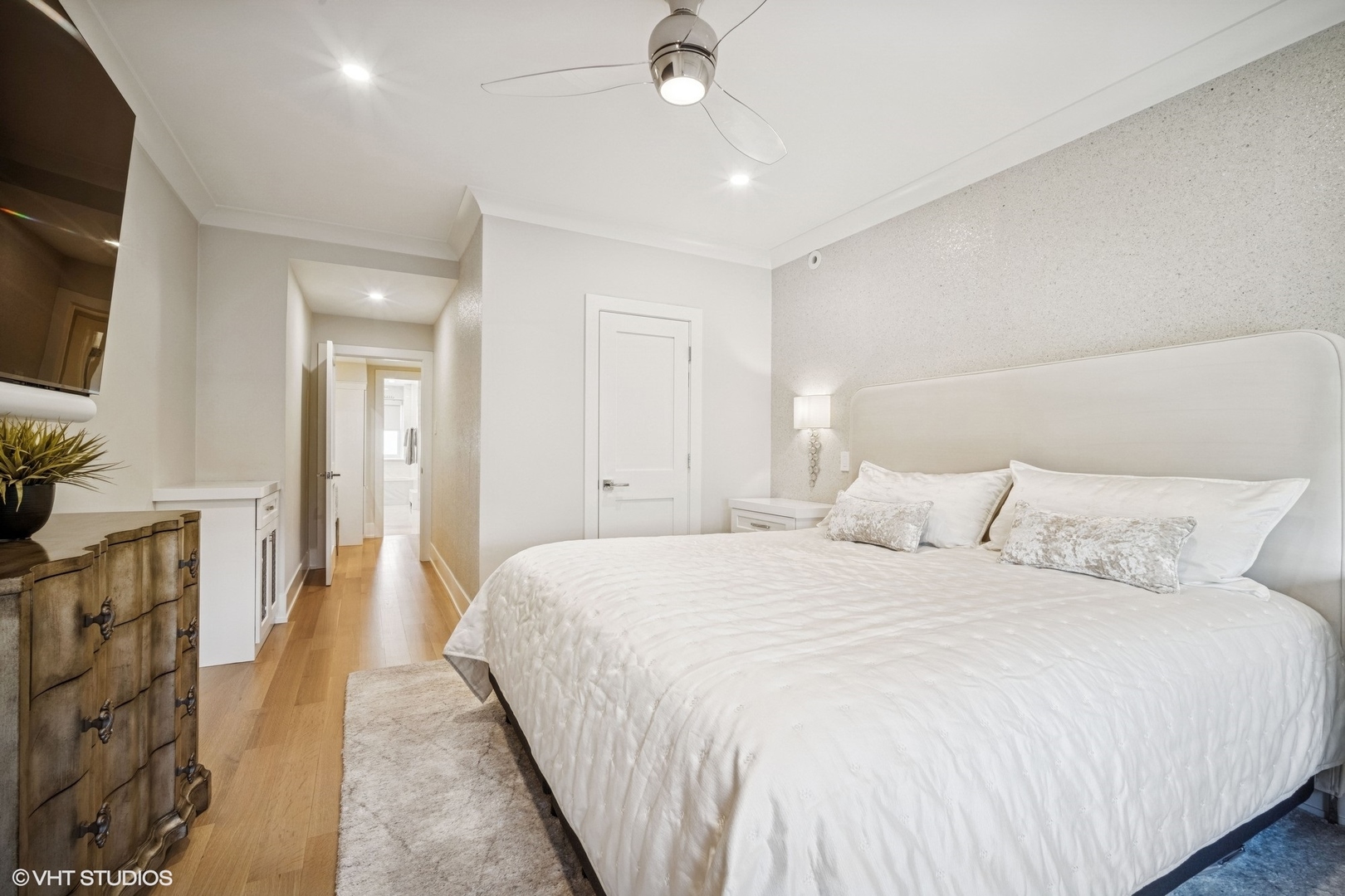 4300 N Marine Drive Unit: 306