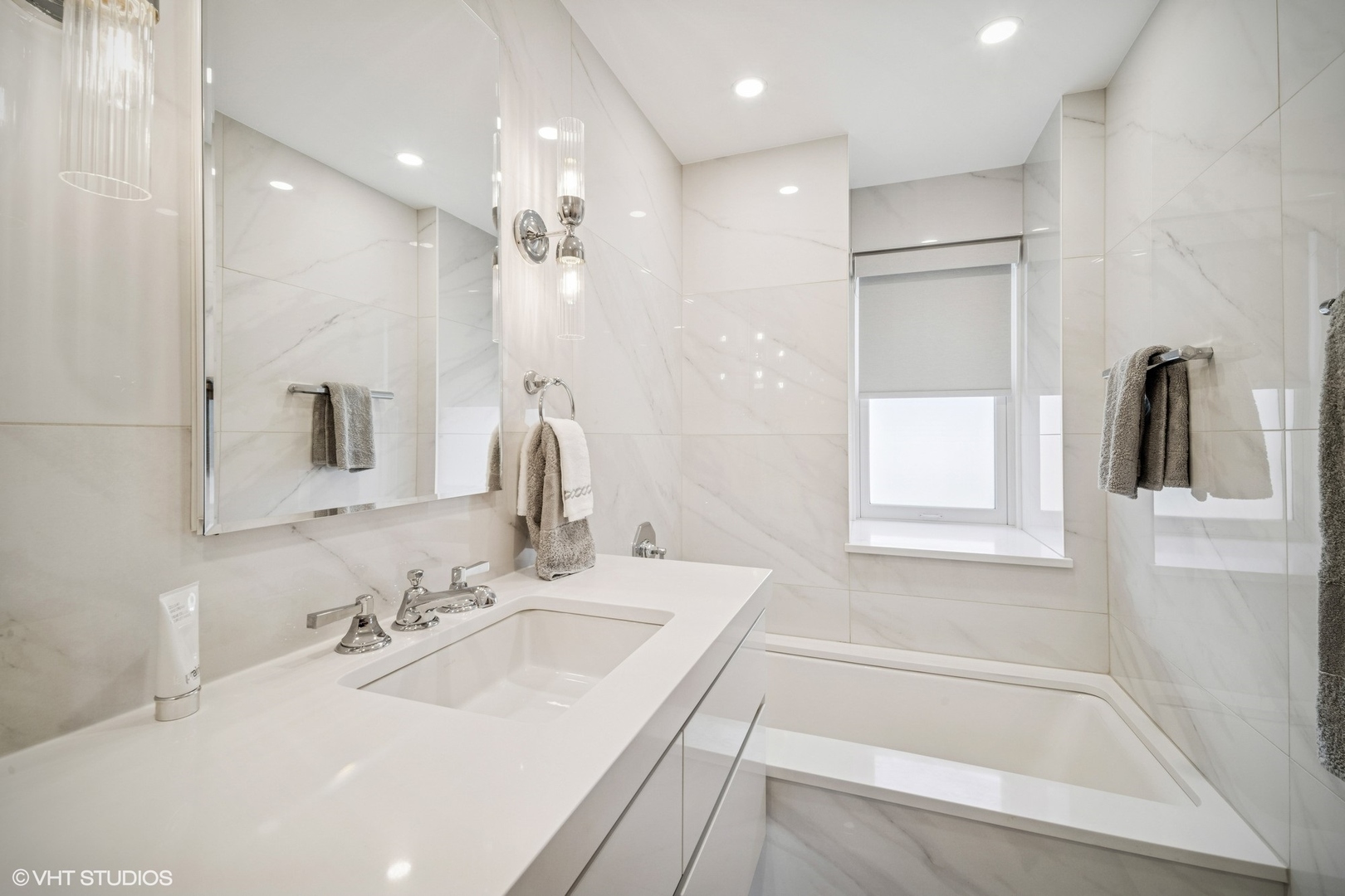 4300 N Marine Drive Unit: 306