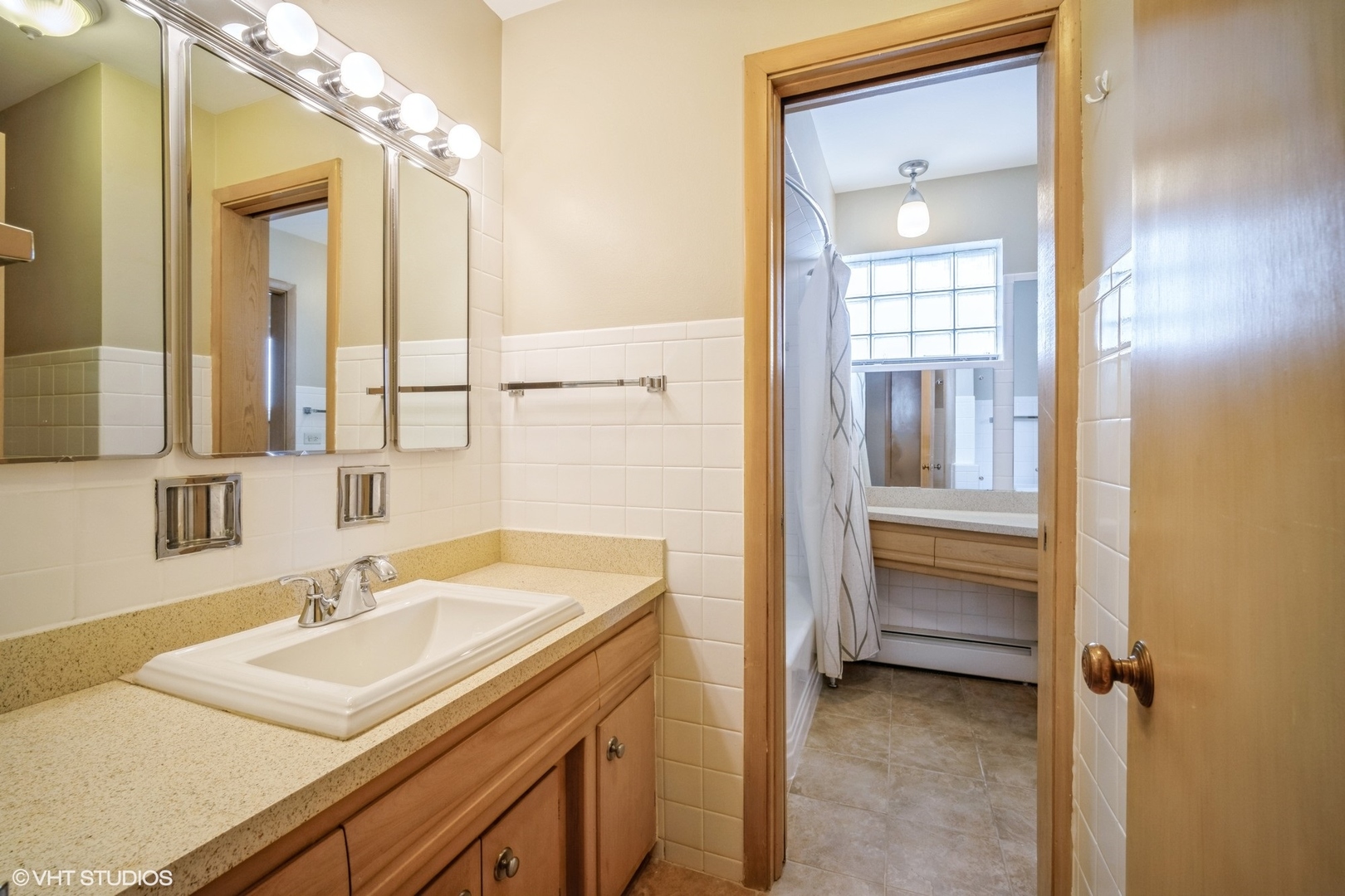 720 N Western Avenue Unit: 8