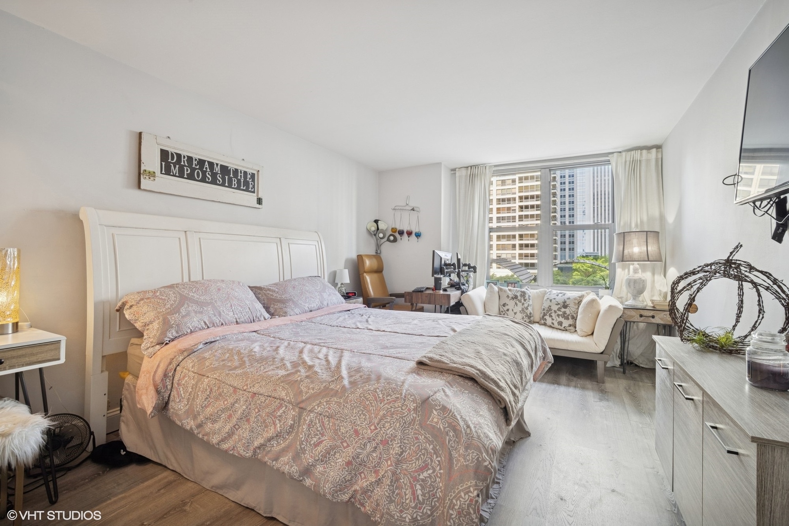 400 E Randolph Street Unit: 826