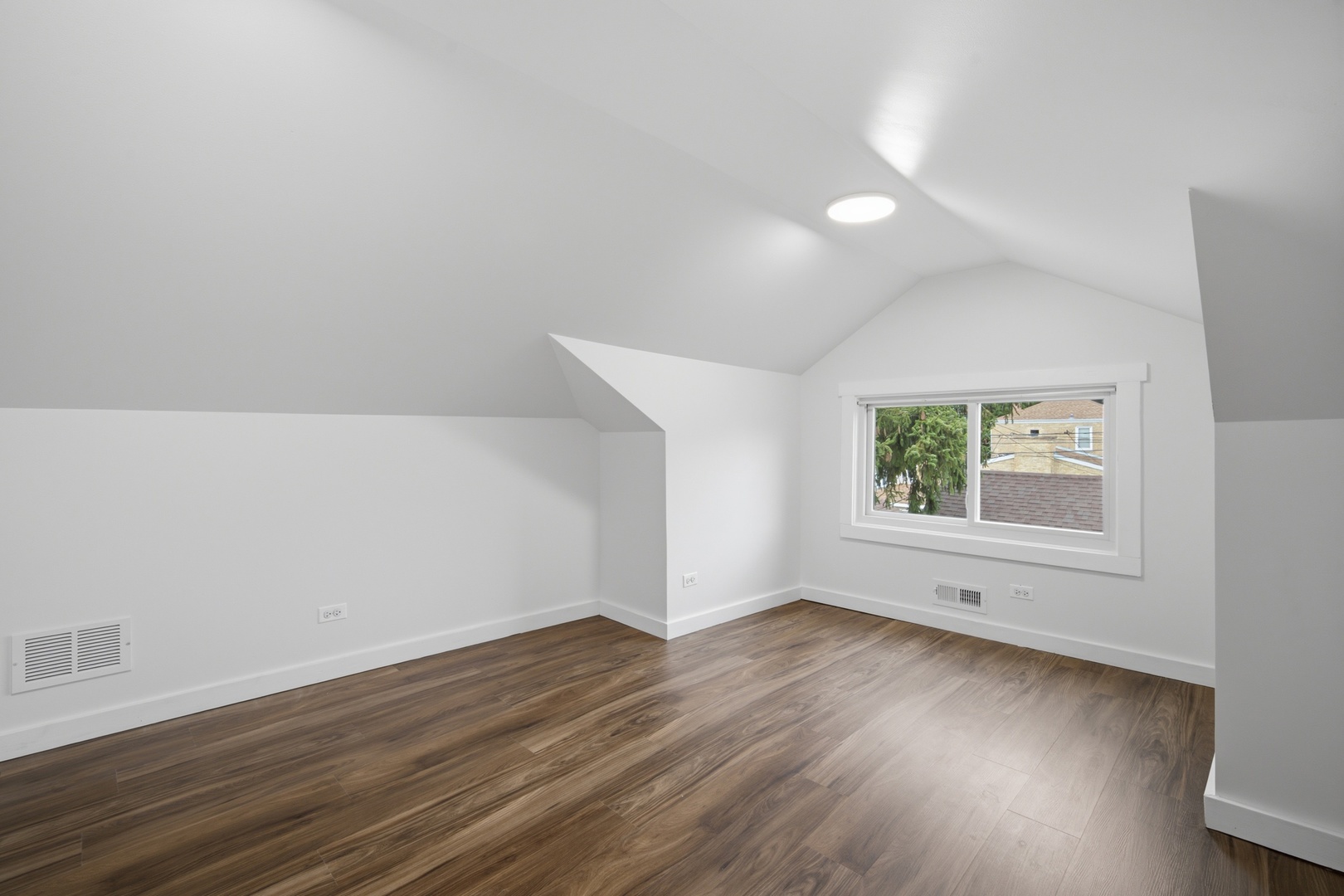 7236 W Pratt Avenue