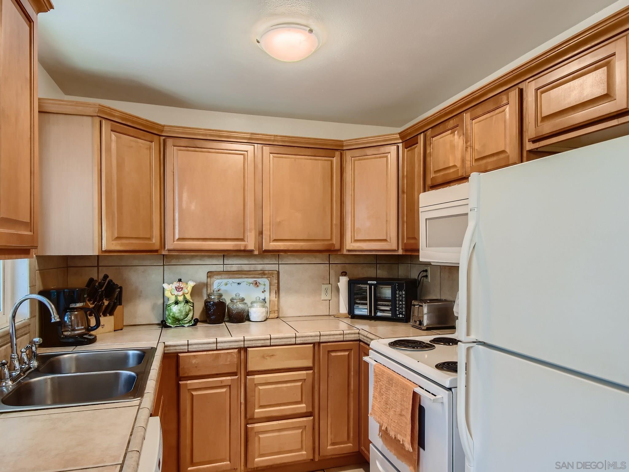 12553 Mapleview Street # 4