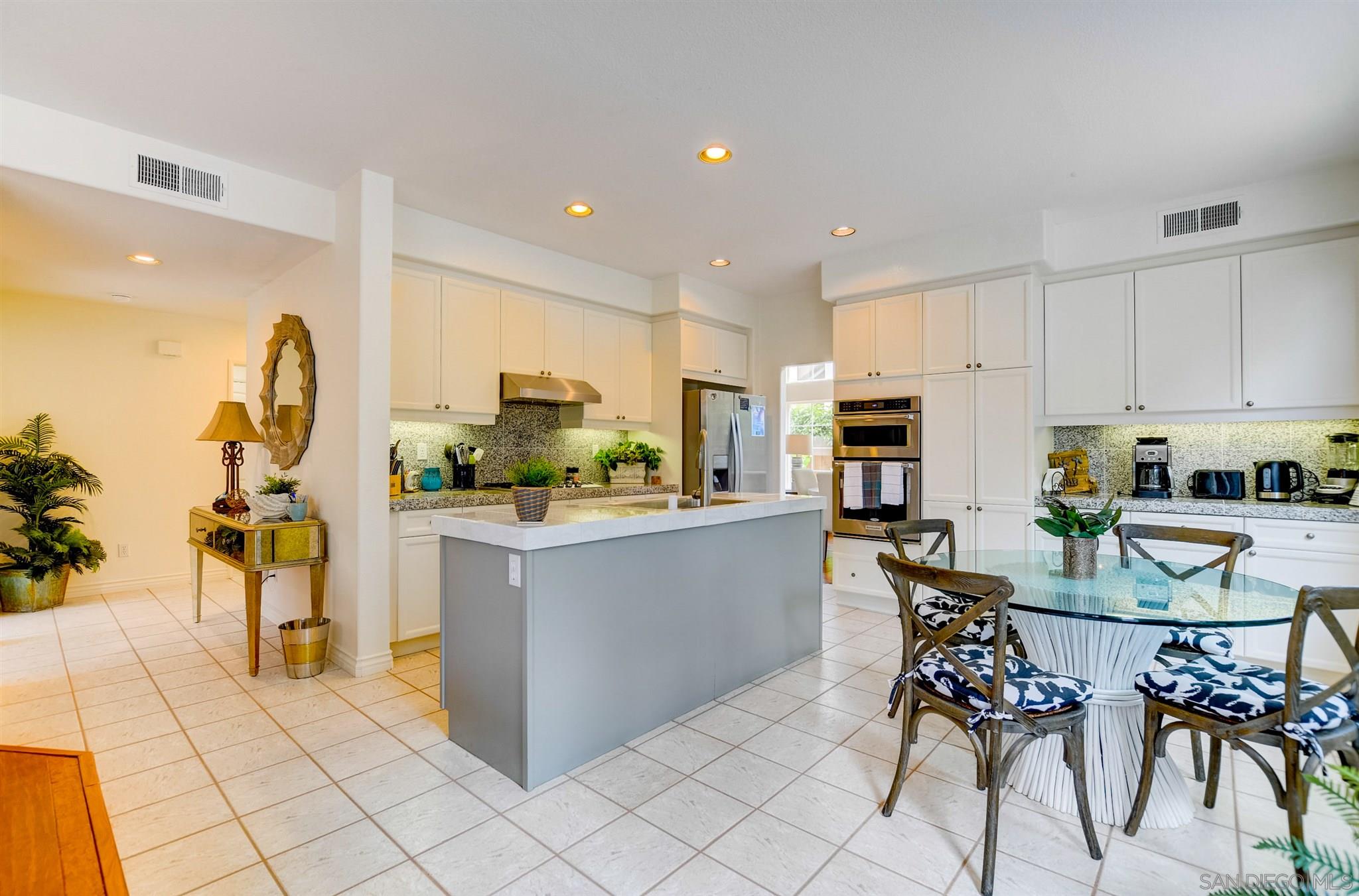 12655 Caminito Radiante