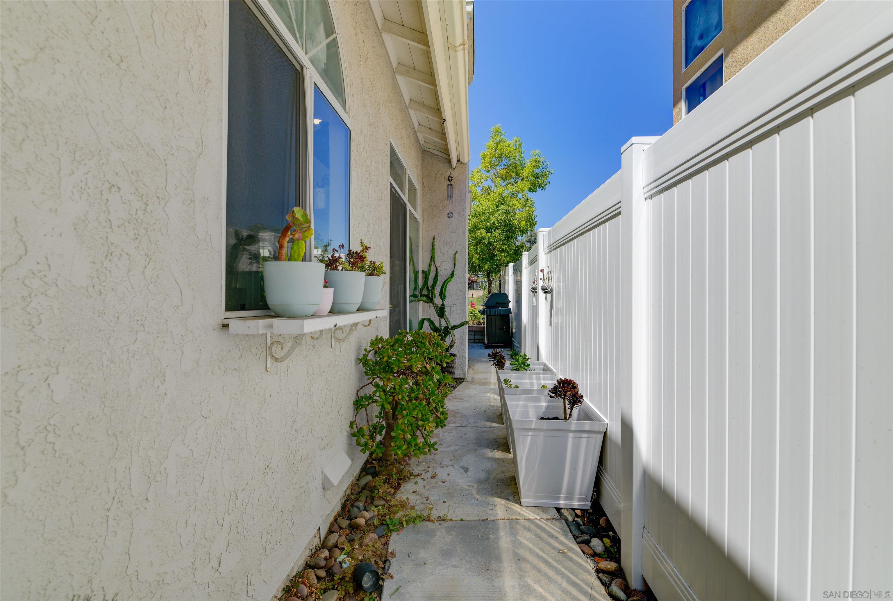 5160 Caminito Exquisito