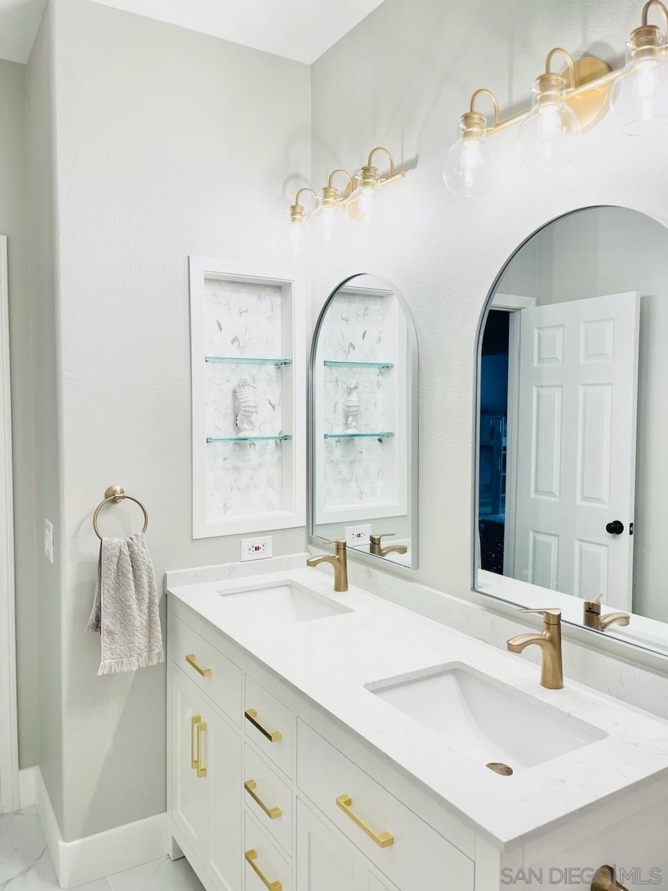 5160 Caminito Exquisito