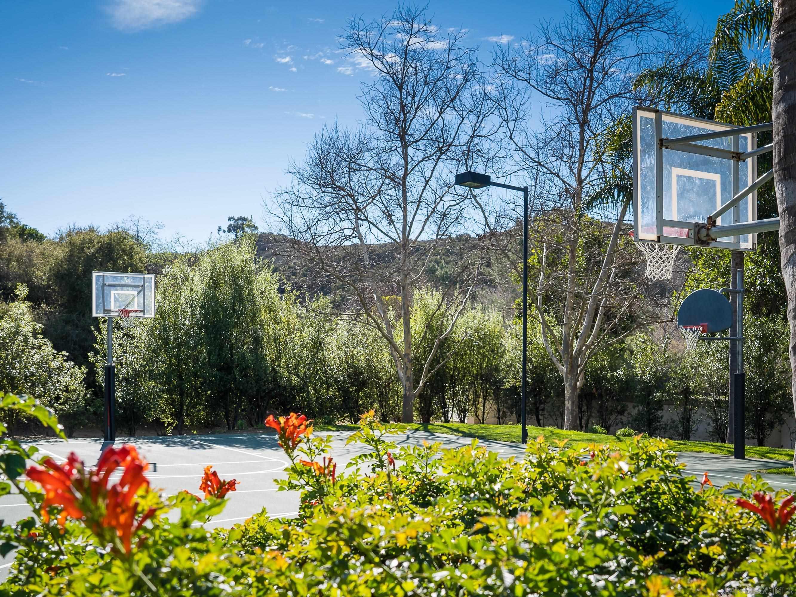 5160 Caminito Exquisito