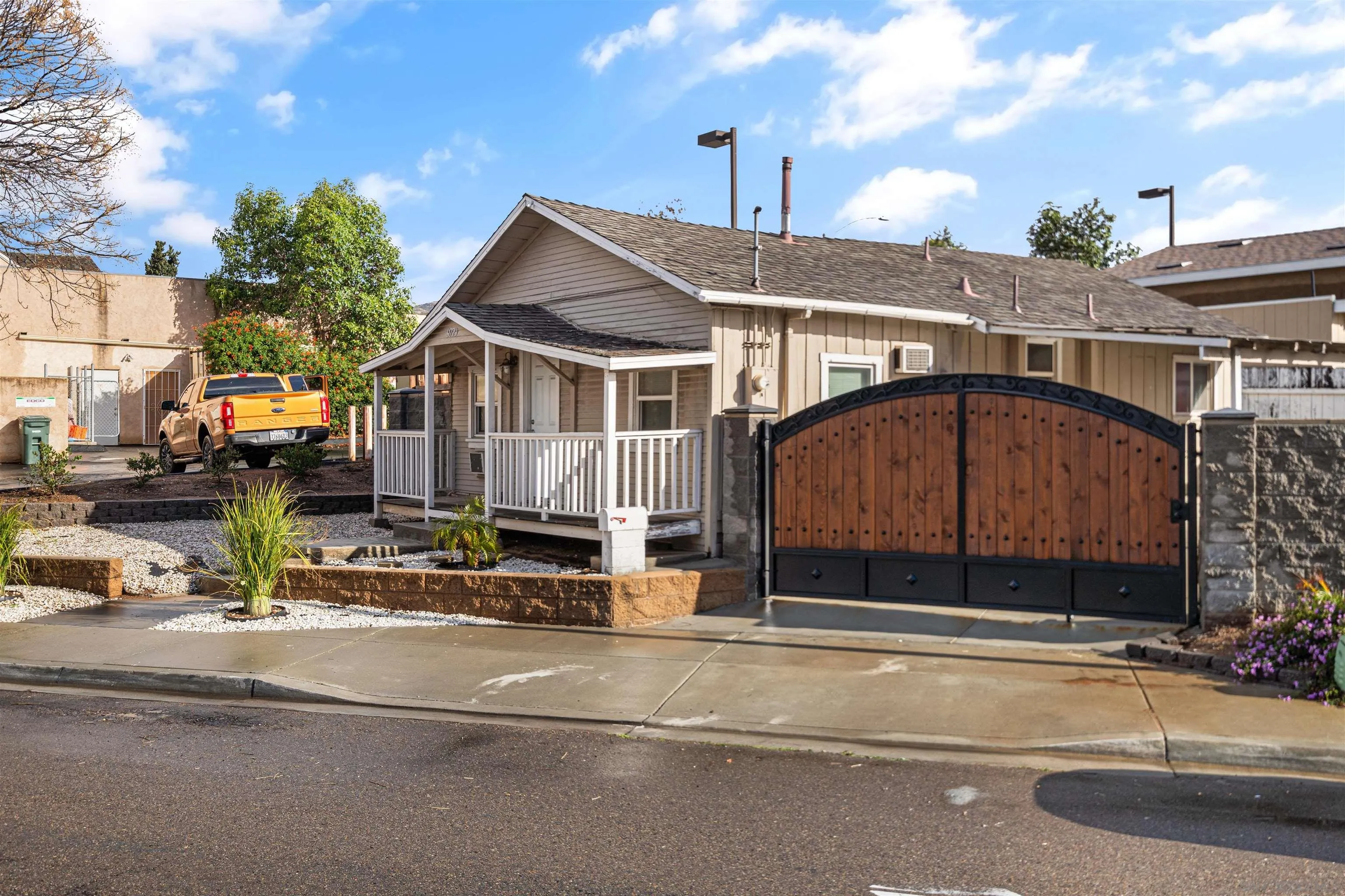 9779 Los Coches Road