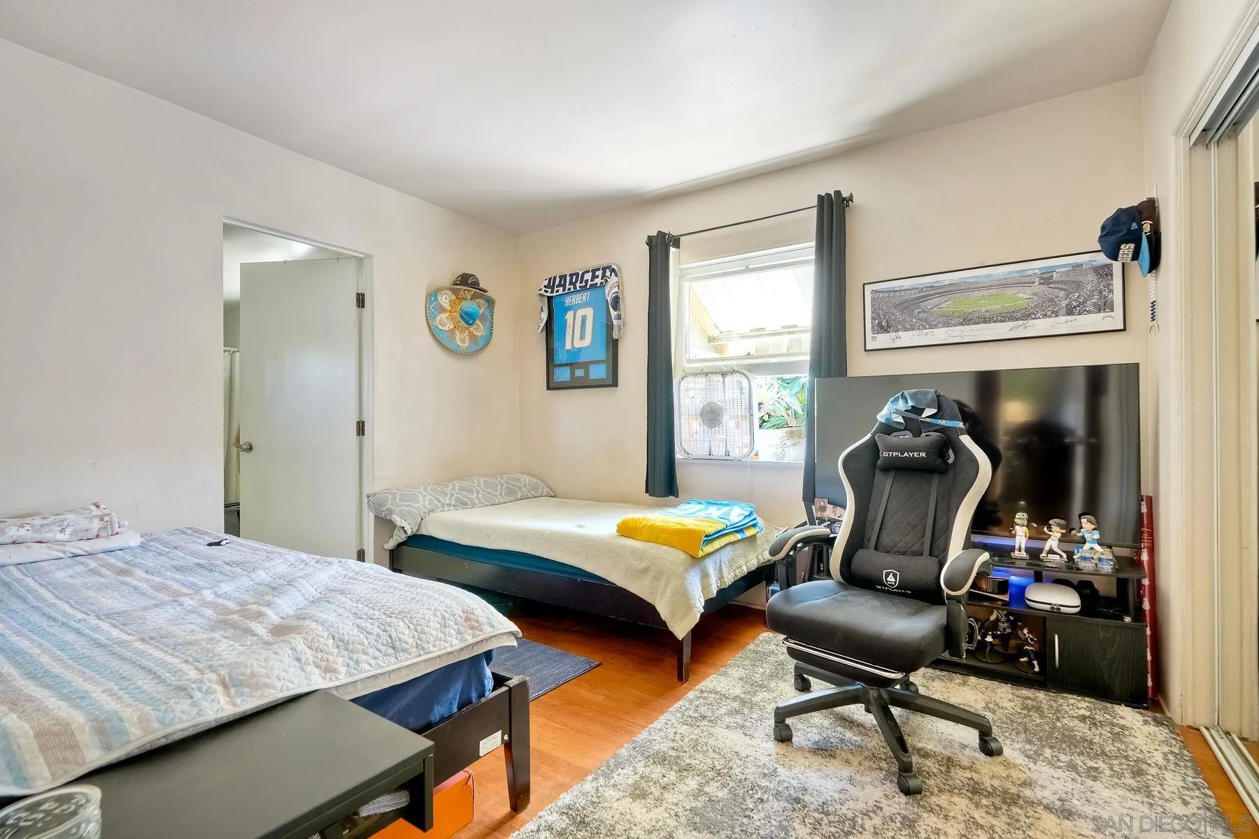 759 W 10th Ave