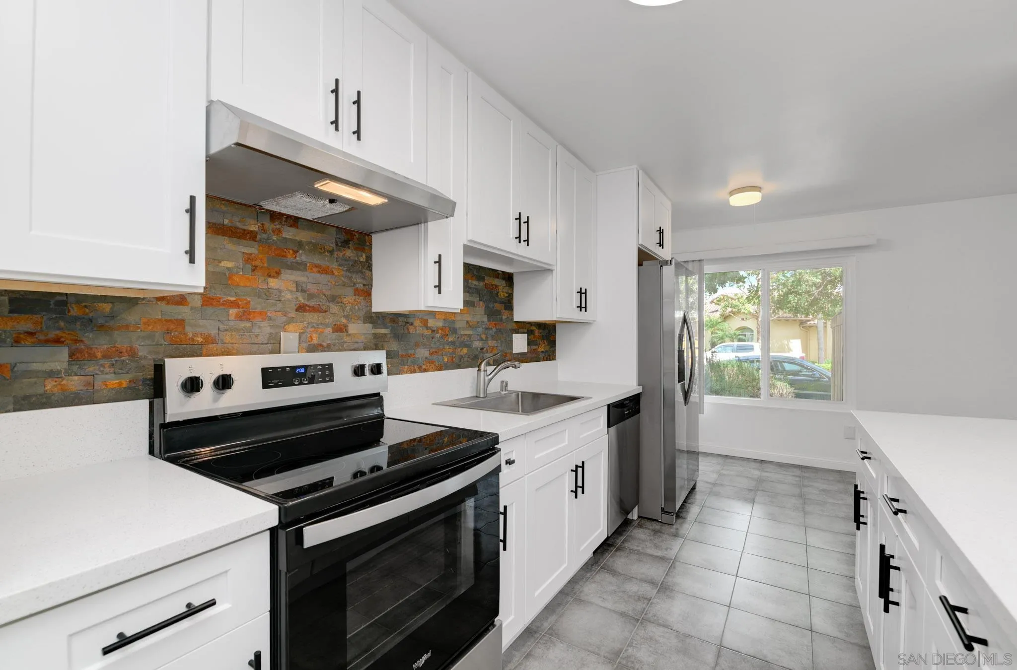 2388 Grand
