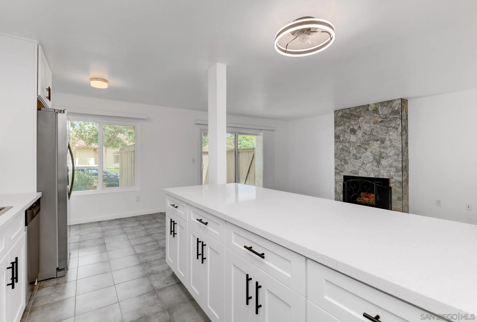 2388 Grand