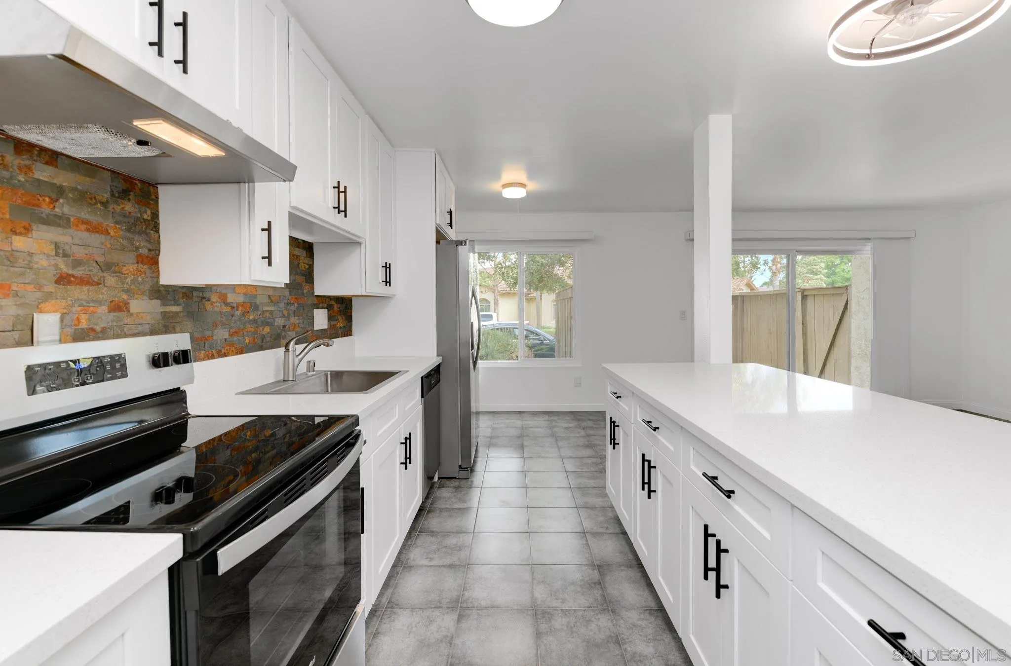 2388 Grand
