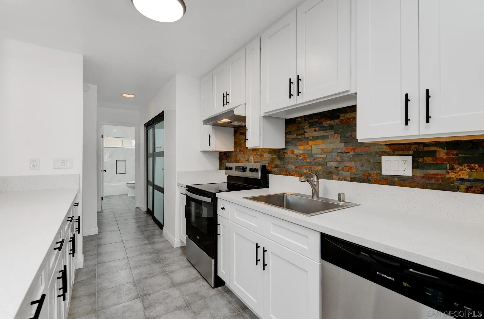 2388 Grand