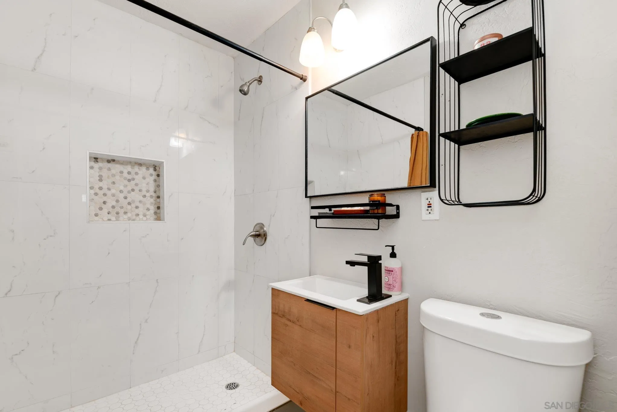 4127 Hemlock