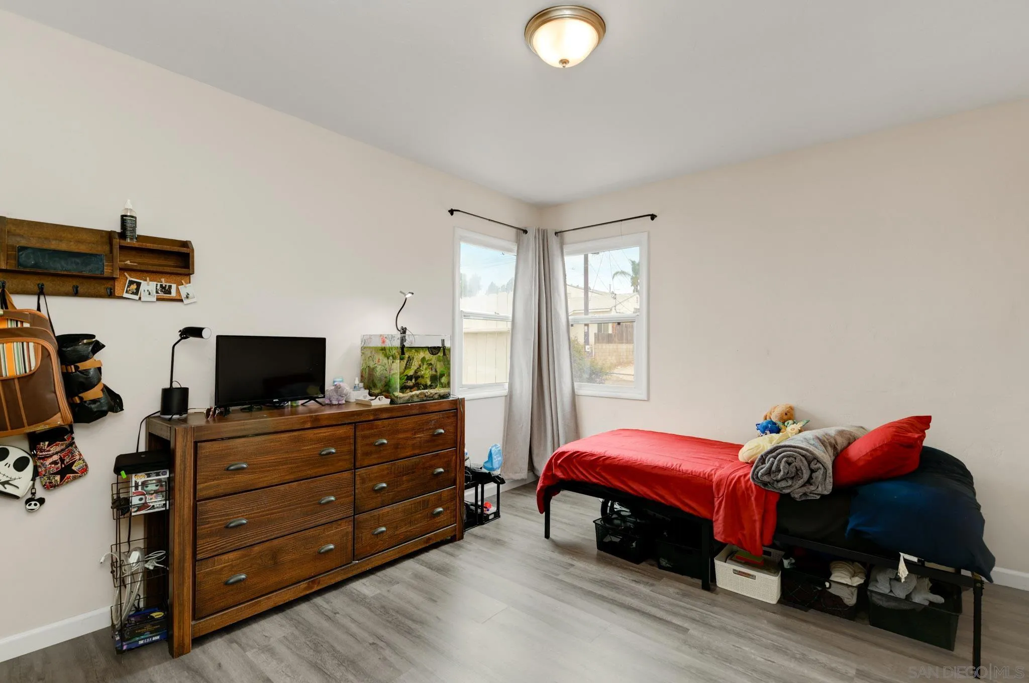 4127 Hemlock