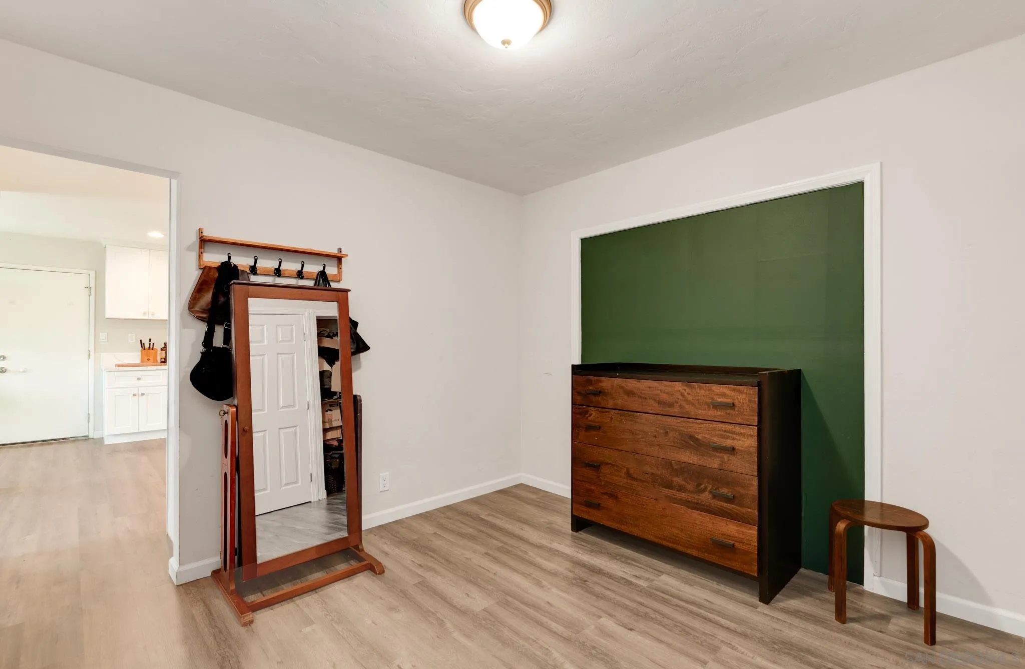 4127 Hemlock