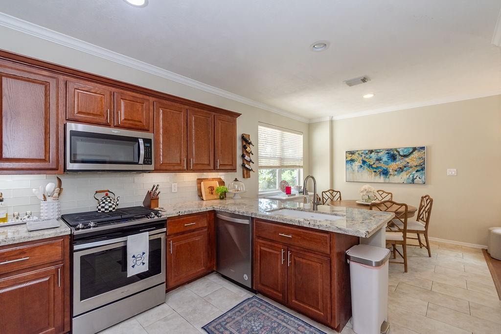 2127 Stacy Glen